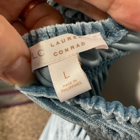 Lauren Conrad NWT’s Velvet Feel Blue Party Dress Long Sleeve Ruffle Hem Sz Large - Picture 2 of 15